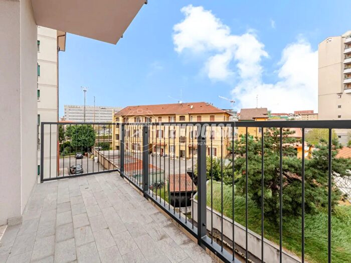 Appartamento trilocale in vendita in Via Ernesto Breda, Milano