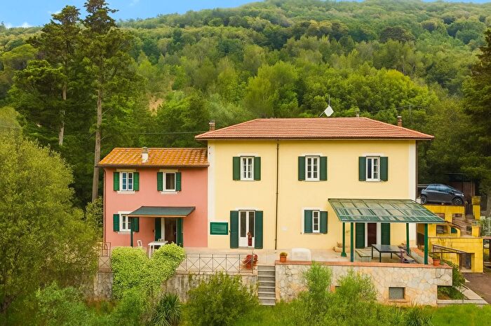 Casa con 6 locali in vendita in San Giuliano Terme
