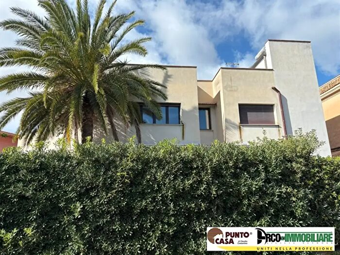 Appartamento trilocale in affitto in Via Marinai Alliata, Palermo