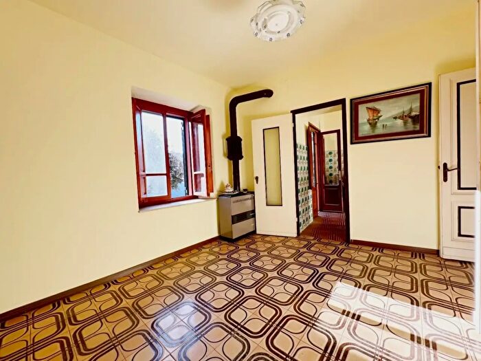 Appartamento con 6 locali in vendita in Villa Basilica