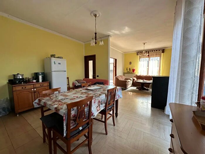 Casa con 8 locali in vendita in Piazza Marocchi, Villanova Sull'Arda
