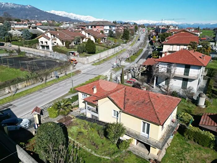 Casa quadrilocale in vendita in Via Bagnolo, Barge