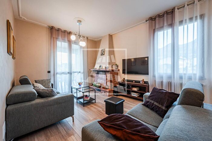 Casa con 8 locali in vendita in Rodolfo Morandi, Carpineti