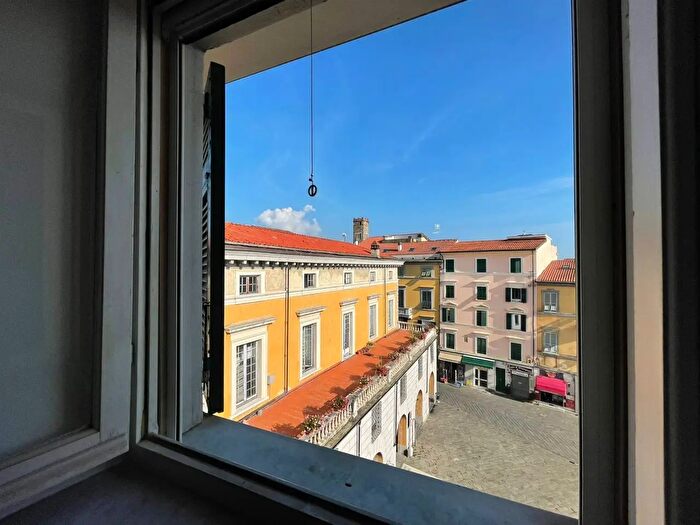 Appartamento quadrilocale in affitto in Sarzana