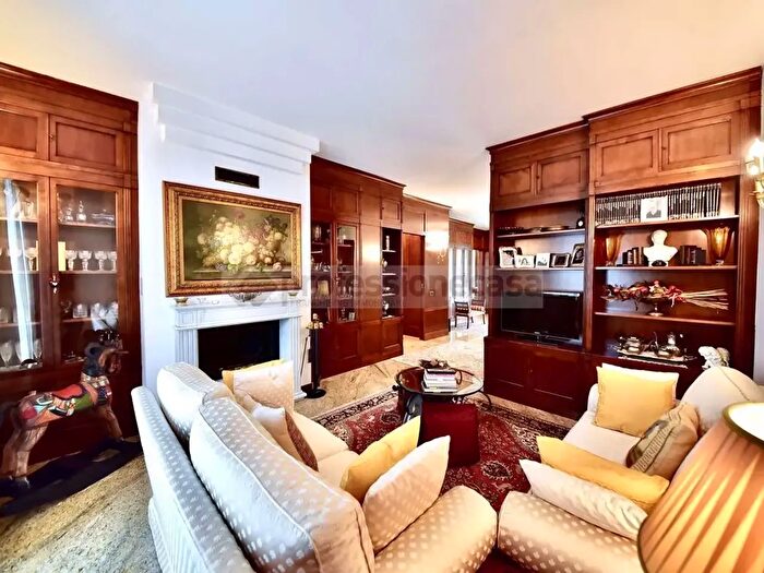 Casa con 14 locali in vendita in Via Manzoni, Nova Milanese