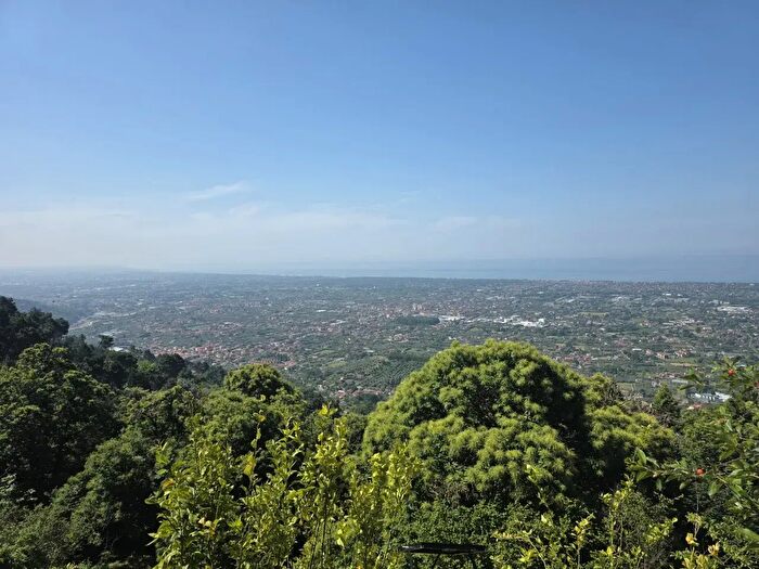 Casa con 8 locali in vendita in Pietrasanta