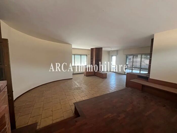 Casa con 9 locali in vendita in Pietrasanta