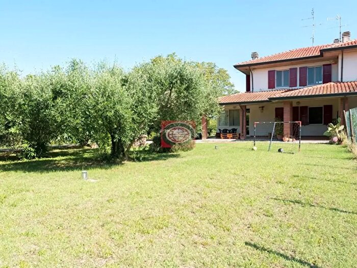 Casa con 5 locali in vendita in Cesena