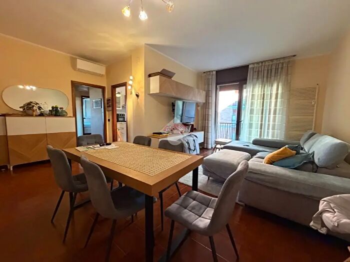 Appartamento trilocale in vendita in Via Giovanni Battista Morgagni, Modena