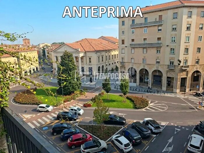 Appartamento quadrilocale in vendita in Galleria Ludovico Mortara, Mantova