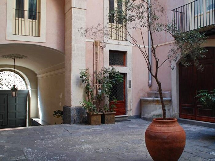 Appartamento bilocale in affitto in Via San Michele, Centro Storico, Catania