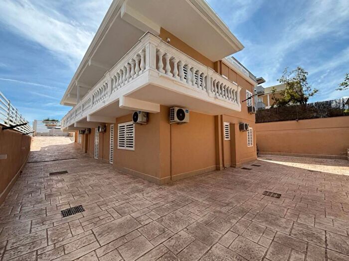 Casa con 6 locali in affitto in Lungomare Nazario Sauro, Centro, Minturno