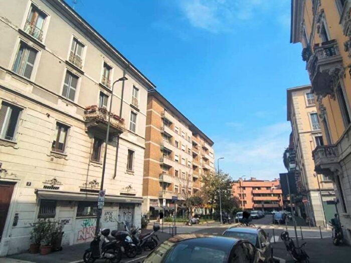 Appartamento trilocale in vendita in via Burlamacchi, Porta Romana Medaglie d'Oro, Milano