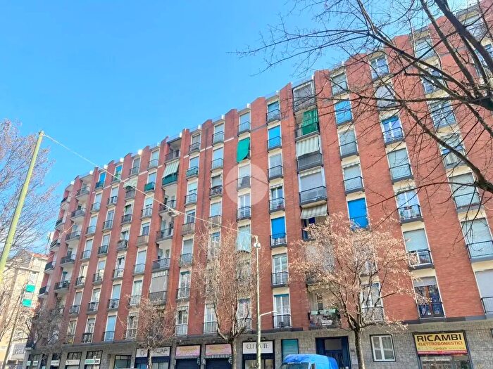 Appartamento trilocale in vendita in Via Borgaro, Torino