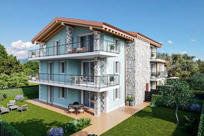 Appartamento quadrilocale in vendita in Via I Maggio, Costermano