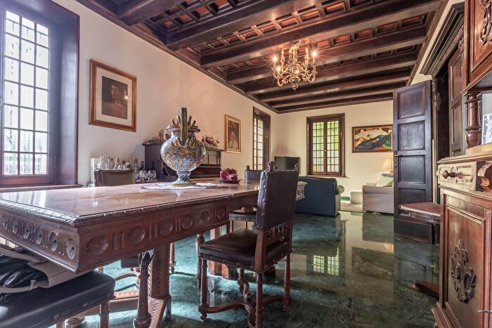 Casa con 15 locali in vendita in Ostra