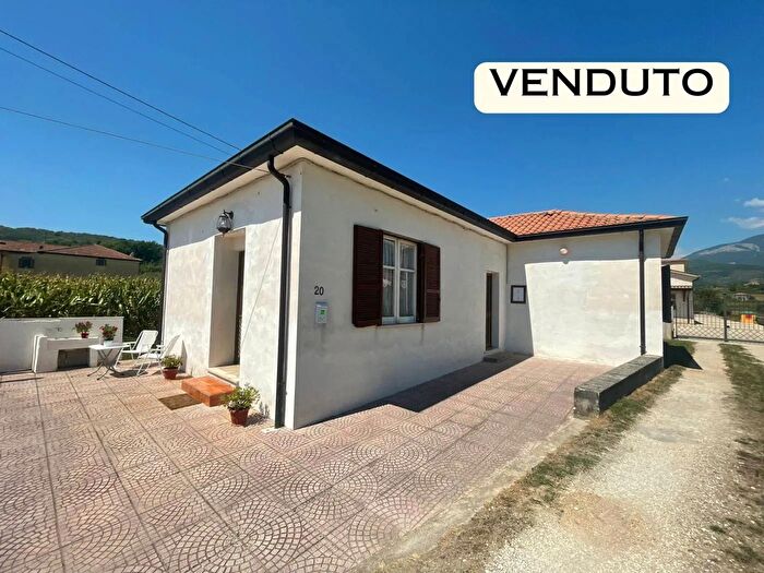 Casa trilocale in vendita in Via San Lorenzo Castelliri Frosinone, Castelliri