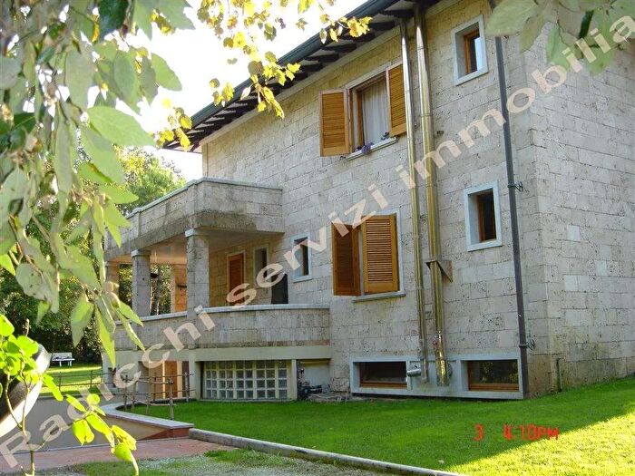 Casa quadrilocale in vendita in Via Ammiraglio Morin a, Forte Dei Marmi