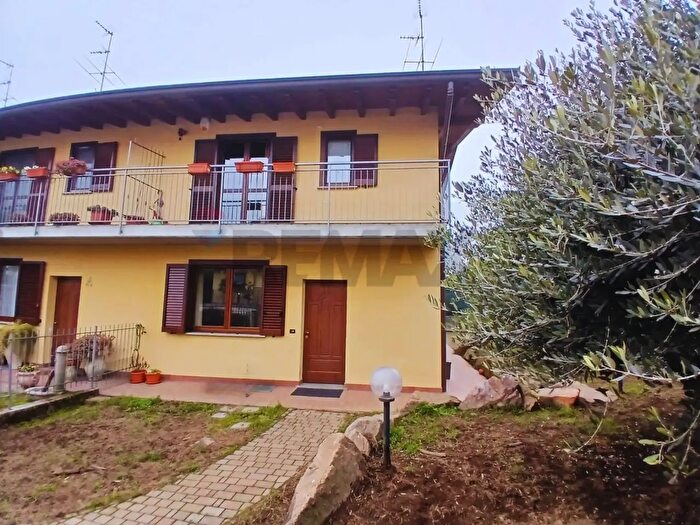 Casa quadrilocale in vendita in Via Ronchi, Somma Lombardo