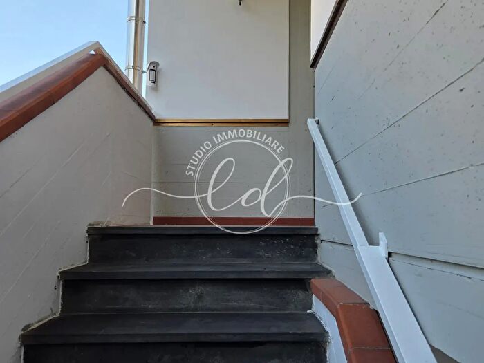 Casa con 6 locali in vendita in Camaiore