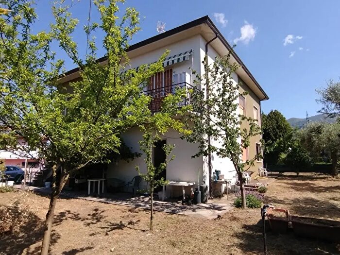 Casa con 10 locali in vendita in Via della Pace, Castelnuovo Magra