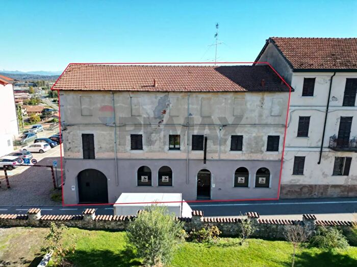 Casa con 12 locali in vendita in Via Vittorio Emanuele II, Borgo Ticino