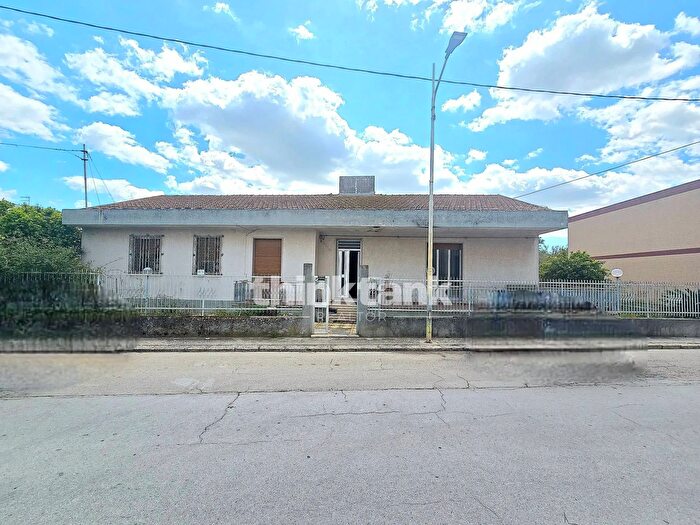 Casa con 10 locali in vendita in Via XXV Aprile, Comiso