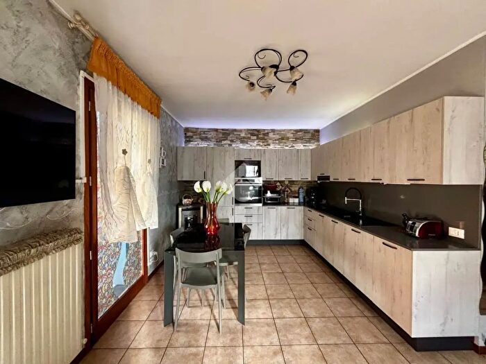 Casa con 7 locali in vendita in Via Manzoni, Moriago Della Battaglia