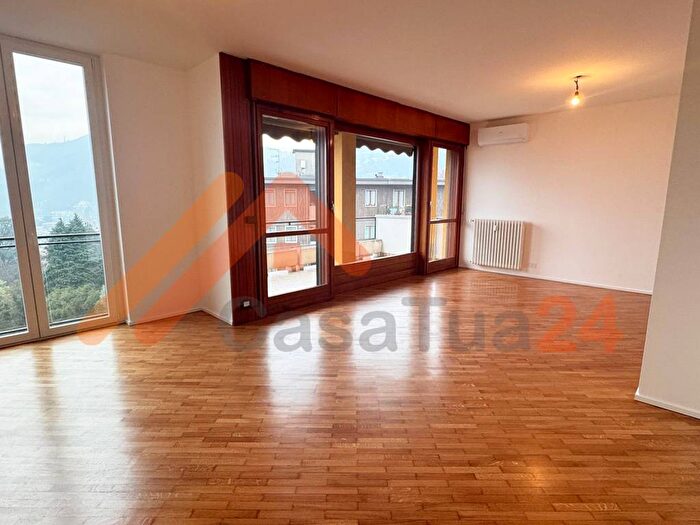 Appartamento quadrilocale in affitto in Via Bignanico, Villa Aprica, Como