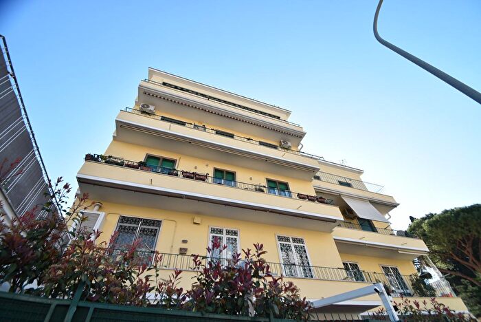 Appartamento bilocale in vendita in Via Cino da Pistoia, Roma