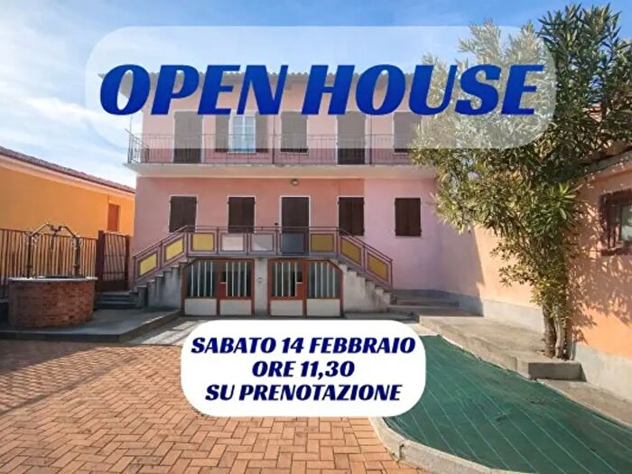 Casa con 6 locali in vendita in Alba