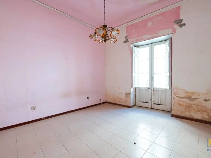 Casa con 10 locali in vendita in Via Curtatone, Vittoria