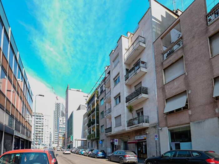 Appartamento bilocale in affitto in Via Emilio Cornalia, Melchiorre Gioia, Milano