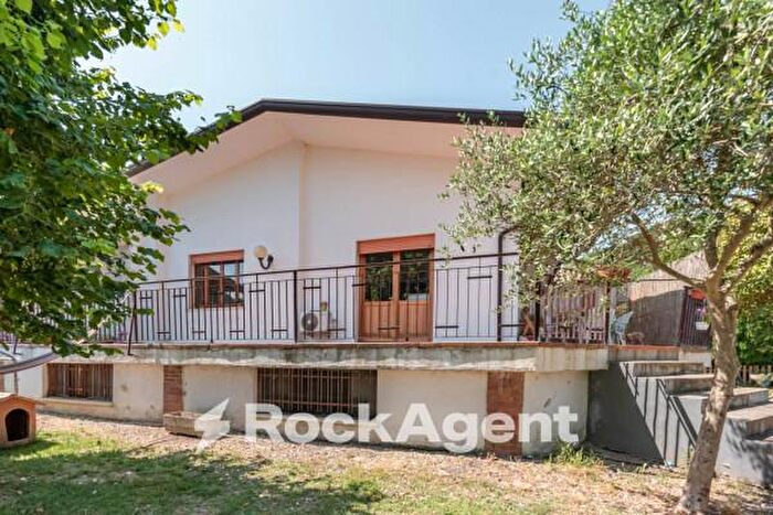 Casa con 6 locali in vendita in Via Euganea Villa, Teolo