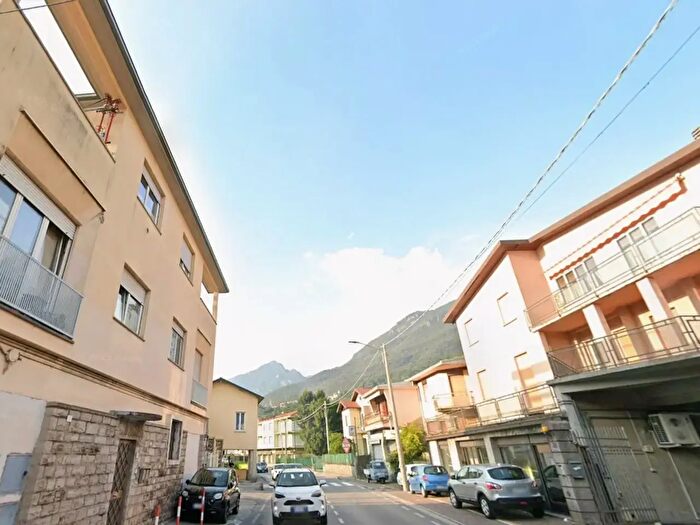 Appartamento trilocale in affitto in Via Nazionale, Abbadia Lariana