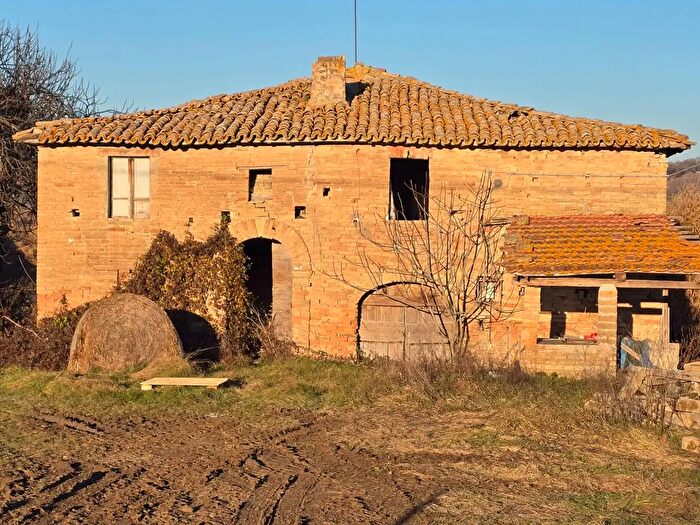 Casa con 10 locali in vendita in Montefalco
