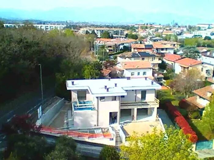 Appartamento quadrilocale in vendita in Via Vicina, Desenzano Del Garda