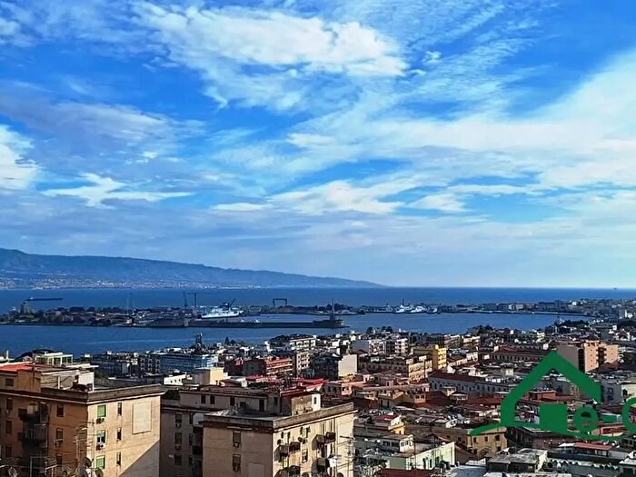 Appartamento trilocale in vendita in Via Ogliastri, Messina