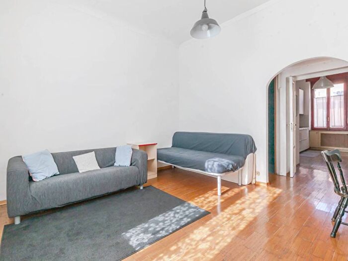 Appartamento trilocale in affitto in Via Garigliano, Isola, Milano