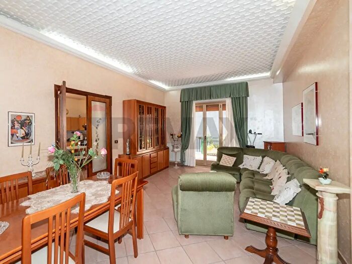 Appartamento con 7 locali in vendita in Via Giuseppe Bonaventura, Randazzo