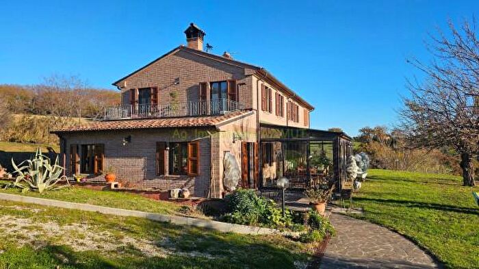 Casa con 6 locali in vendita in Via Perello, Colli al Metauro