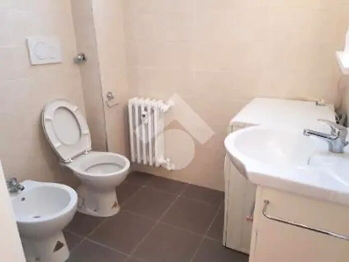 Appartamento bilocale in affitto in Via Cavallini, Pavia