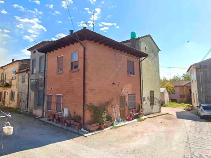 Casa quadrilocale in vendita in Strada Villa Garibaldi, San Benedetto Po