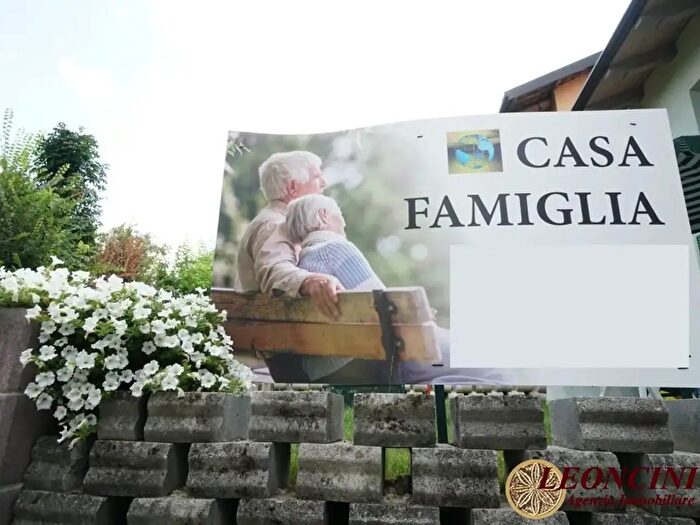 Casa con 10 locali in affitto in Via Aldo Moro, Villafranca In Lunigiana