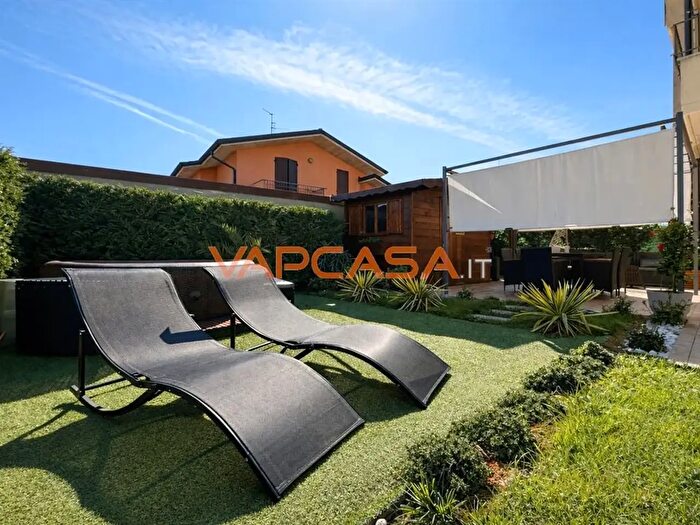 Appartamento trilocale in vendita in Via XXV Aprile, Cologno Al Serio