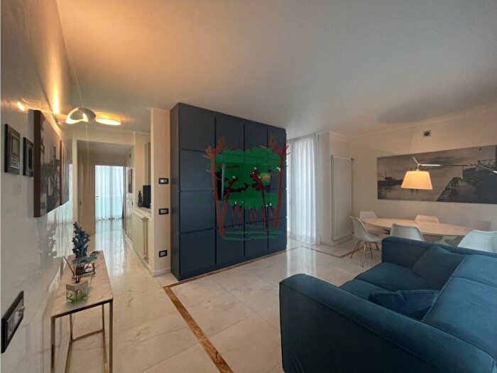 Appartamento trilocale in affitto in Via Bologna, Città Giardino, Viareggio