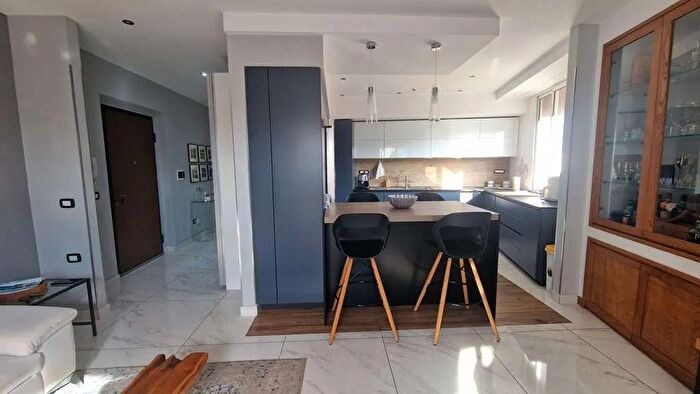 Appartamento con 8 locali in vendita in Via Venturini, Forli