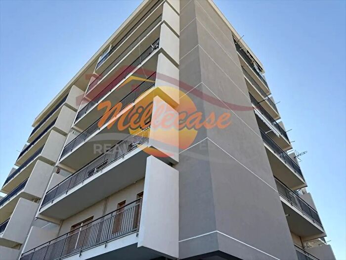 Appartamento con 5 locali in vendita in Via Avola, Siracusa