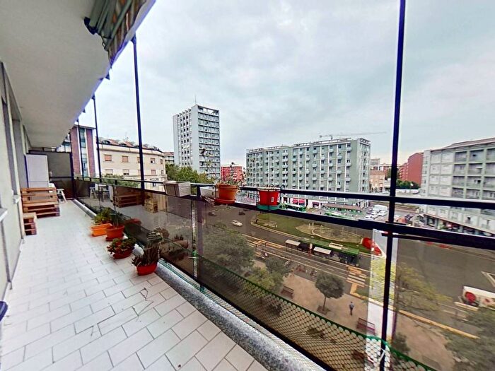 Appartamento trilocale in affitto in Piazza Novembre, Rondò Torretta, Sesto San Giovanni