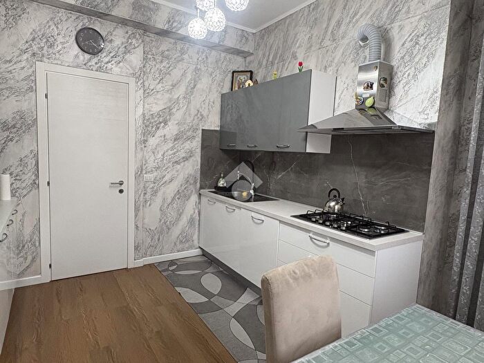 Appartamento quadrilocale in vendita in Via Benedetta, Parma